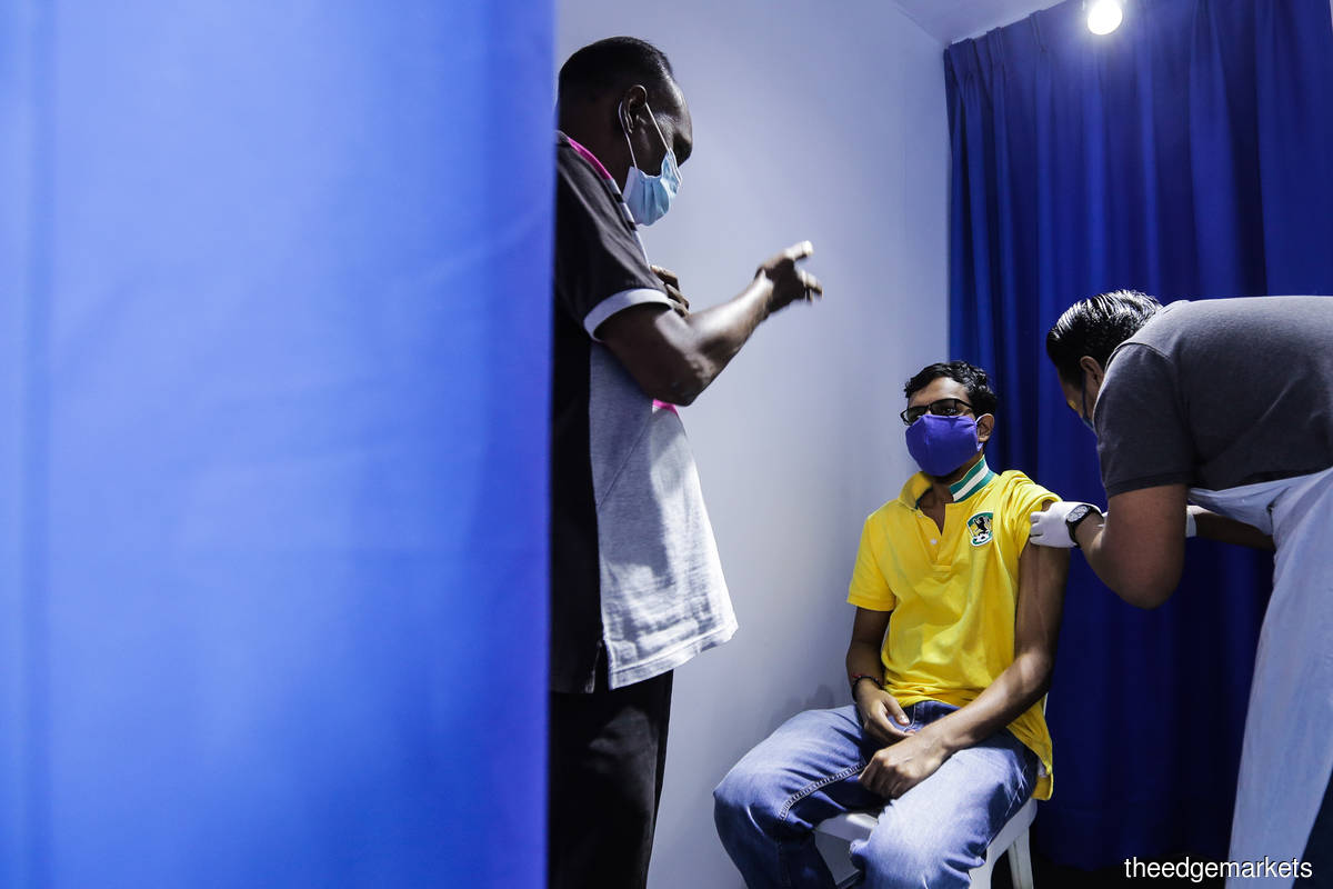 Selangor recorded the highest number of first doses given yesterday (July 21) at 89,183, followed by Kuala Lumpur (47,866) and Johor (35,145). (Photo by Zahid Izzani Mohd Said/The Edge)